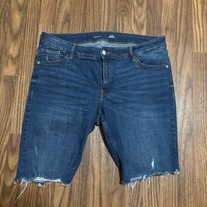 Old Navy * Woman’s Denim Shorts * Mid Rise Rockstar * Super Skinny * Size 14